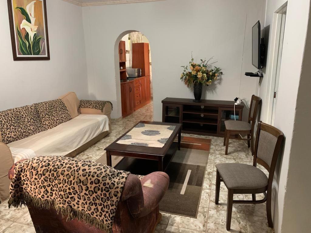 Juda Haus Lodge Katima Mulilo Zewnętrze zdjęcie