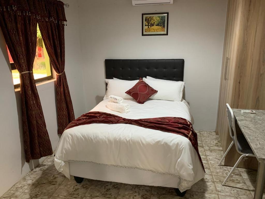 Juda Haus Lodge Katima Mulilo Zewnętrze zdjęcie